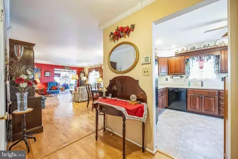 Entry Way - 3 Ewing Ct, Mount Laurel, NJ 08054 photo 2 of 2