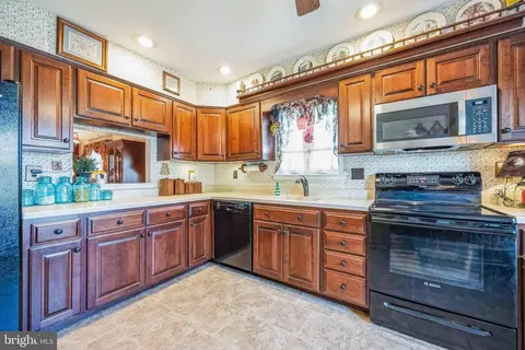 Kitchen - 3 Ewing Ct, Mount Laurel, NJ 08054 photo 3 of 3