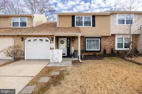131 Banwell Ln, Mount Laurel, NJ 08054