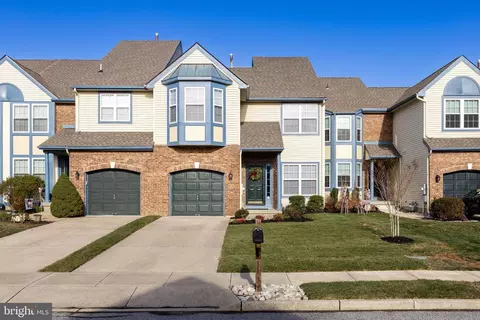 5 Summerhill Ln, Medford, NJ 08055