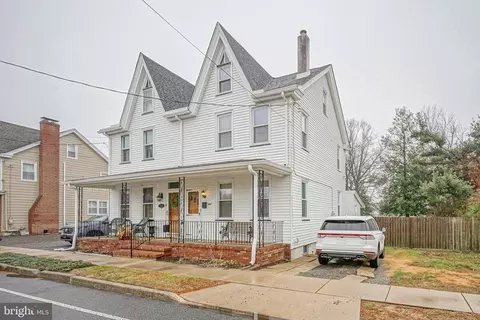 446 W Broad St, Burlington, NJ 08016