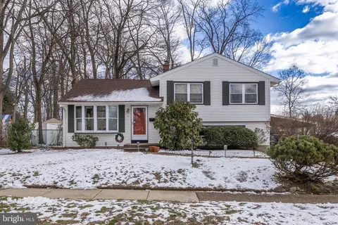 11 E Woodcrest Ave, Maple Shade, NJ 08052