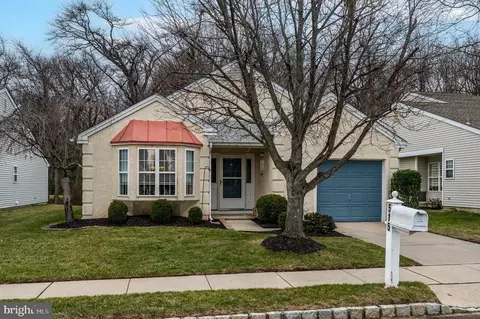 515 Hydrangea Dr, Mount Laurel, NJ 08054