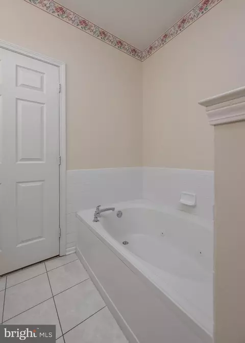 Bath - 2 Ashley Dr, Delran, NJ 08075 photo 2 of 3