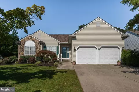 2 Ashley Dr, Delran, NJ 08075