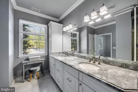 2 Clancy Ct, Marlton, NJ 08053