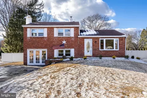 10 Evergreen Ln, Marlton, NJ 08053