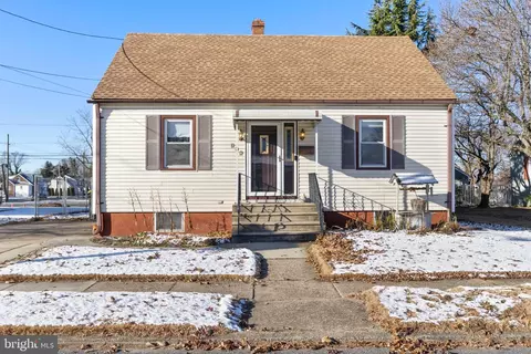 328 Pine St, Burlington, NJ 08016