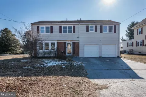 820 Olive St, Roebling, NJ 08554