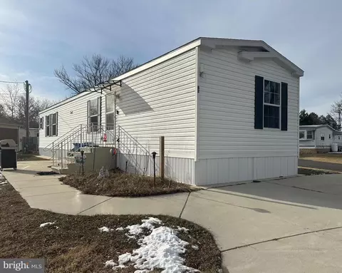 82 Arrowhead Rd, Shamong, NJ 08088