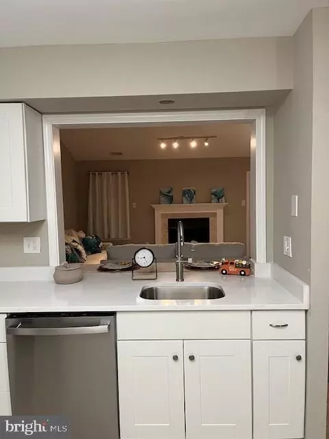 Kitchen - 116 Charing Way, Mount Laurel, NJ 08054 photo 2 of 3