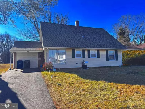 28 Mosshill Ln, Willingboro, NJ 08046