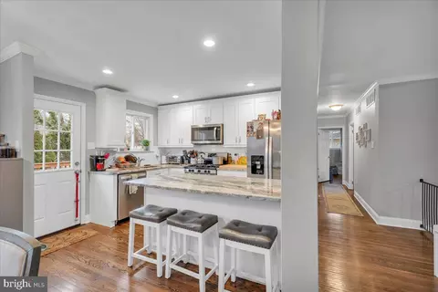 Entry Way - 4 Stevens Dr, Delran, NJ 08075 photo 1 of 1