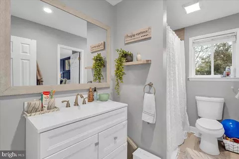 Bath - 4 Stevens Dr, Delran, NJ 08075 photo 1 of 2