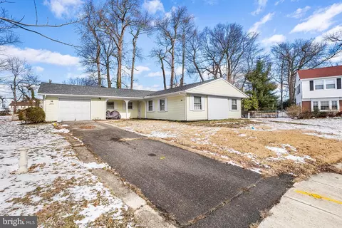16 Edge Ct, Willingboro, NJ 08046