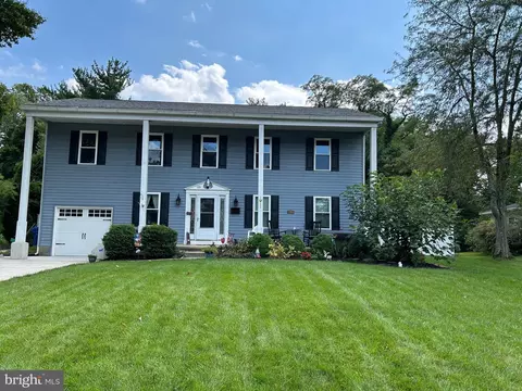 Exterior - 105 Cobblestone Dr, Mount Laurel, NJ 08054 photo 2 of 9