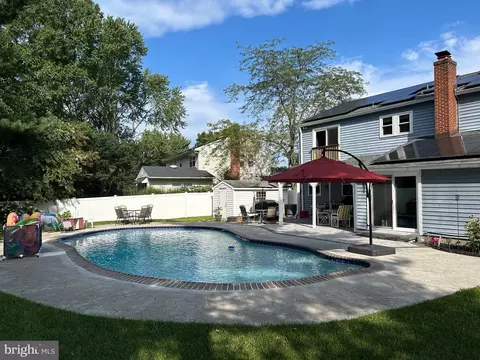 Exterior - 105 Cobblestone Dr, Mount Laurel, NJ 08054 photo 4 of 9