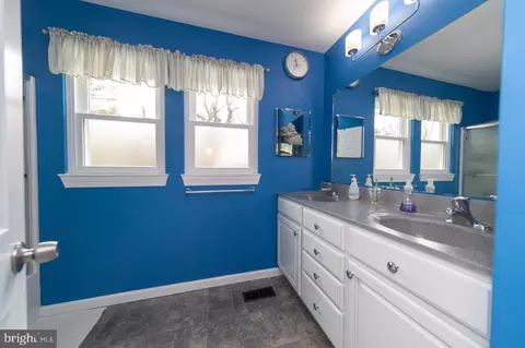 Bath - 105 Cobblestone Dr, Mount Laurel, NJ 08054 photo 3 of 4