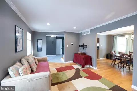 Entry Way - 105 Cobblestone Dr, Mount Laurel, NJ 08054 photo 8 of 9