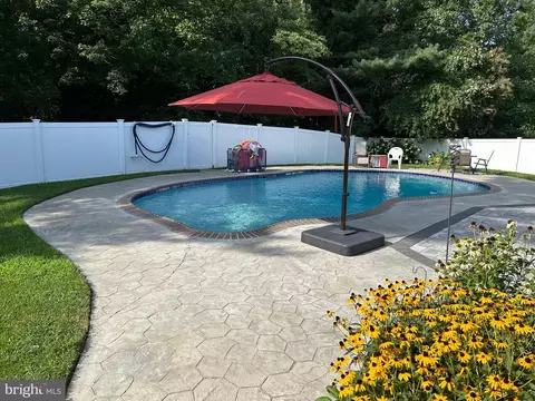 Exterior - 105 Cobblestone Dr, Mount Laurel, NJ 08054 photo 5 of 9