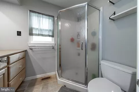 Bath - 105 Cobblestone Dr, Mount Laurel, NJ 08054 photo 2 of 4