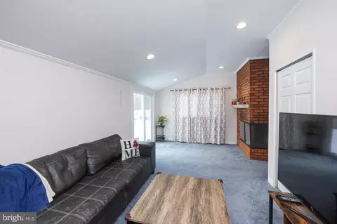 Entry Way - 105 Cobblestone Dr, Mount Laurel, NJ 08054 photo 6 of 9