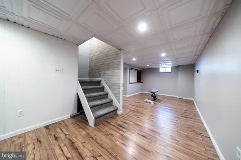 Entry Way - 105 Cobblestone Dr, Mount Laurel, NJ 08054 photo 4 of 9