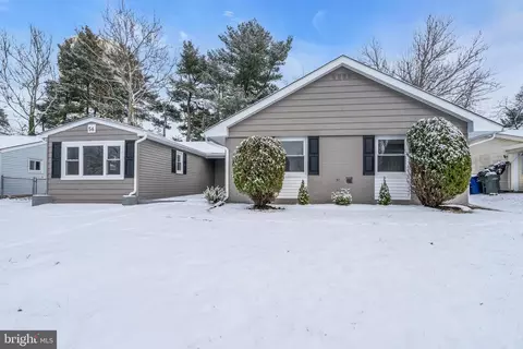56 Barrington Ln, Willingboro, NJ 08046
