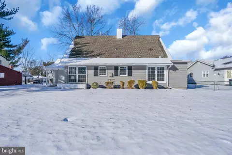 121 Brooklawn Dr, Willingboro, NJ 08046