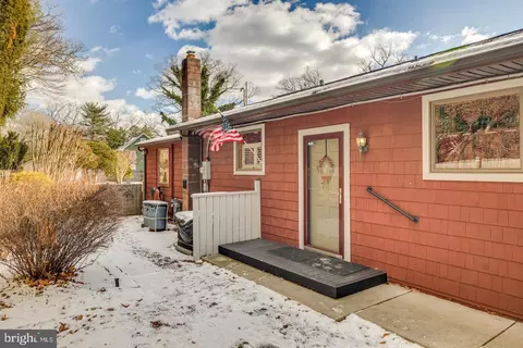402 Masonville Rd, Mount Laurel, NJ 08054