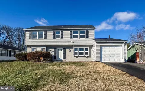 23 Granite Ln, Willingboro, NJ 08046
