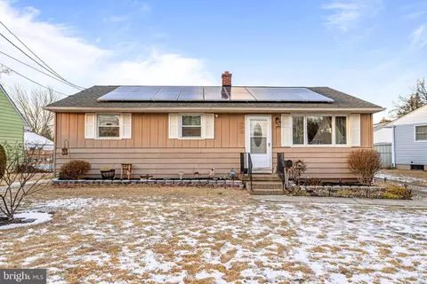 303 W Henry St, Palmyra, NJ 08065