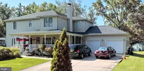 707 Manor Ter, Moorestown, NJ 08057