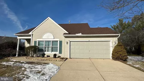 16 Briarwood Ct, Columbus, NJ 08022