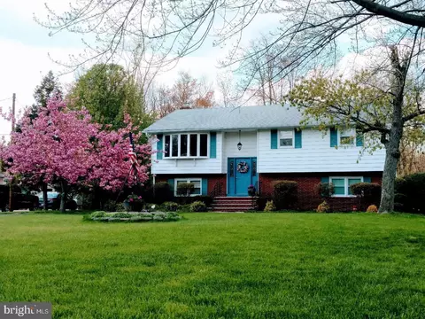 102 Sunset Rd, Burlington, NJ 08016