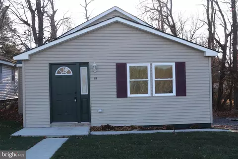 19 E Hampton St E, Pemberton, NJ 08068
