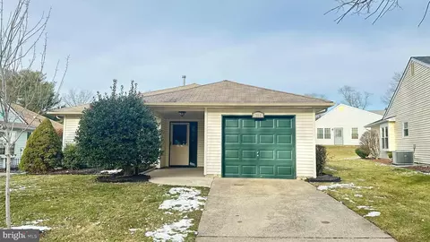304 Hilltop Ln E, Columbus, NJ 08022