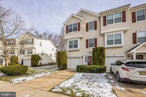 451 Dorchester Dr, Delran, NJ 08075
