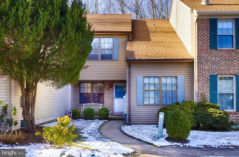 29 Bretshire Ct, Medford, NJ 08055