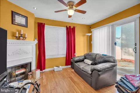 Living - 361 Juniper St, Marlton, NJ 08053 photo 1 of 2