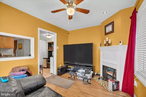 Living - 361 Juniper St, Marlton, NJ 08053 photo 2 of 2