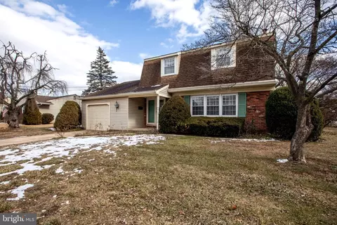 906 Schisler Dr, Florence, NJ 08518