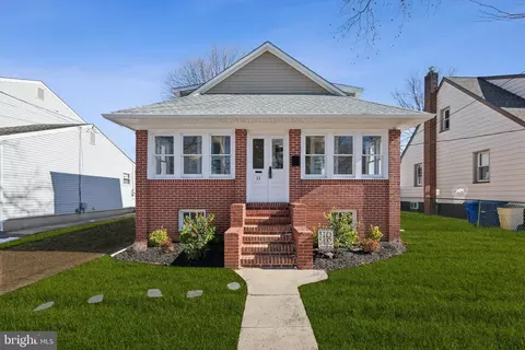 33 N Terrace Ave, Maple Shade, NJ 08052