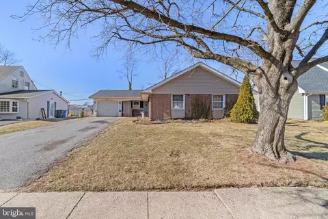 21 Haskell Ln, Willingboro, NJ 08046