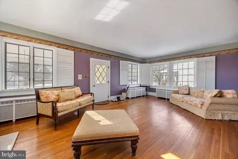 Living - 222 Hazel Ave, Delanco, NJ 08075 photo 2 of 4