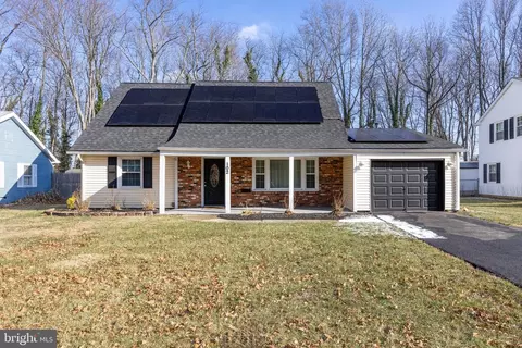 102 Eastbrook Ln, Willingboro, NJ 08046