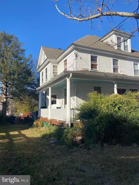 325 E 2nd St, Moorestown, NJ 08057