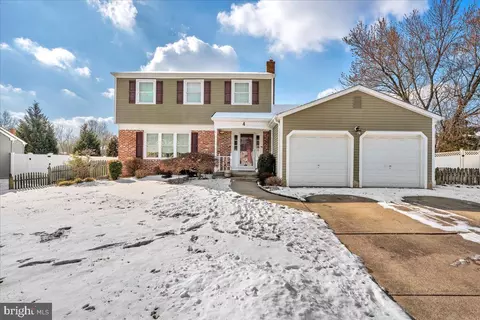 4 Split Rail Ln, Marlton, NJ 08053