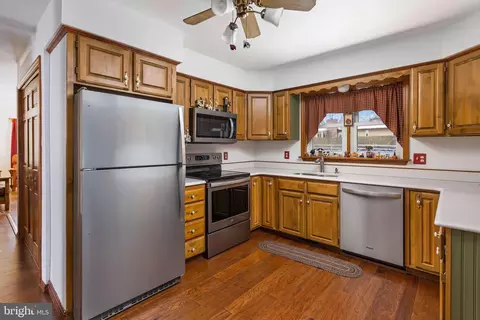 Kitchen - 9 Patty Dr, Wrightstown, NJ 08562 photo 1 of 2