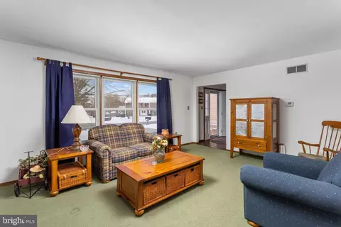 Living - 9 Patty Dr, Wrightstown, NJ 08562 photo 2 of 4